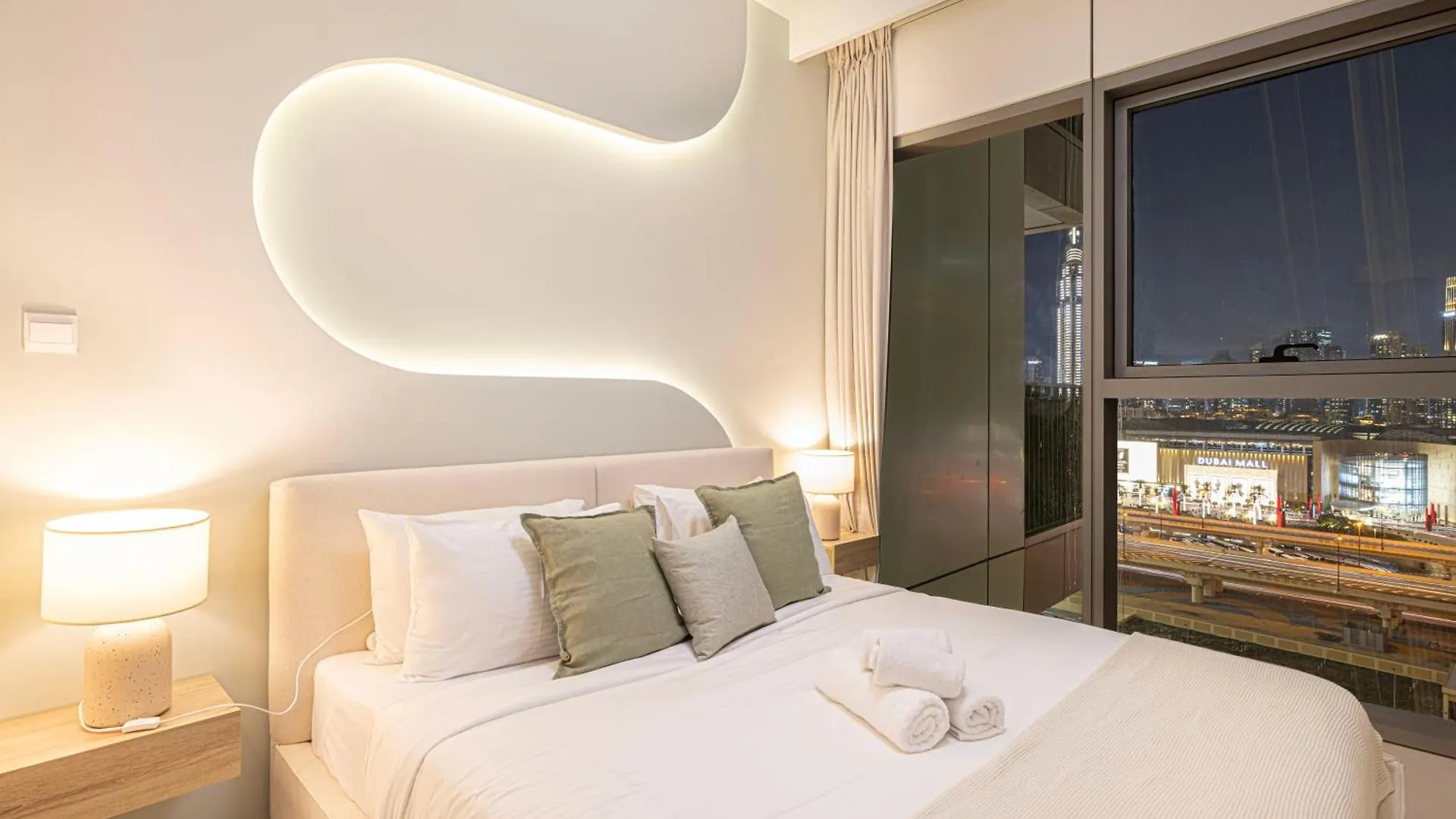 Burj Khalifa View, 2 Balcony W Lounge, Dubai Mall Access, Gym, Infinity-Pool, Playground, Bbq, Family Friendly