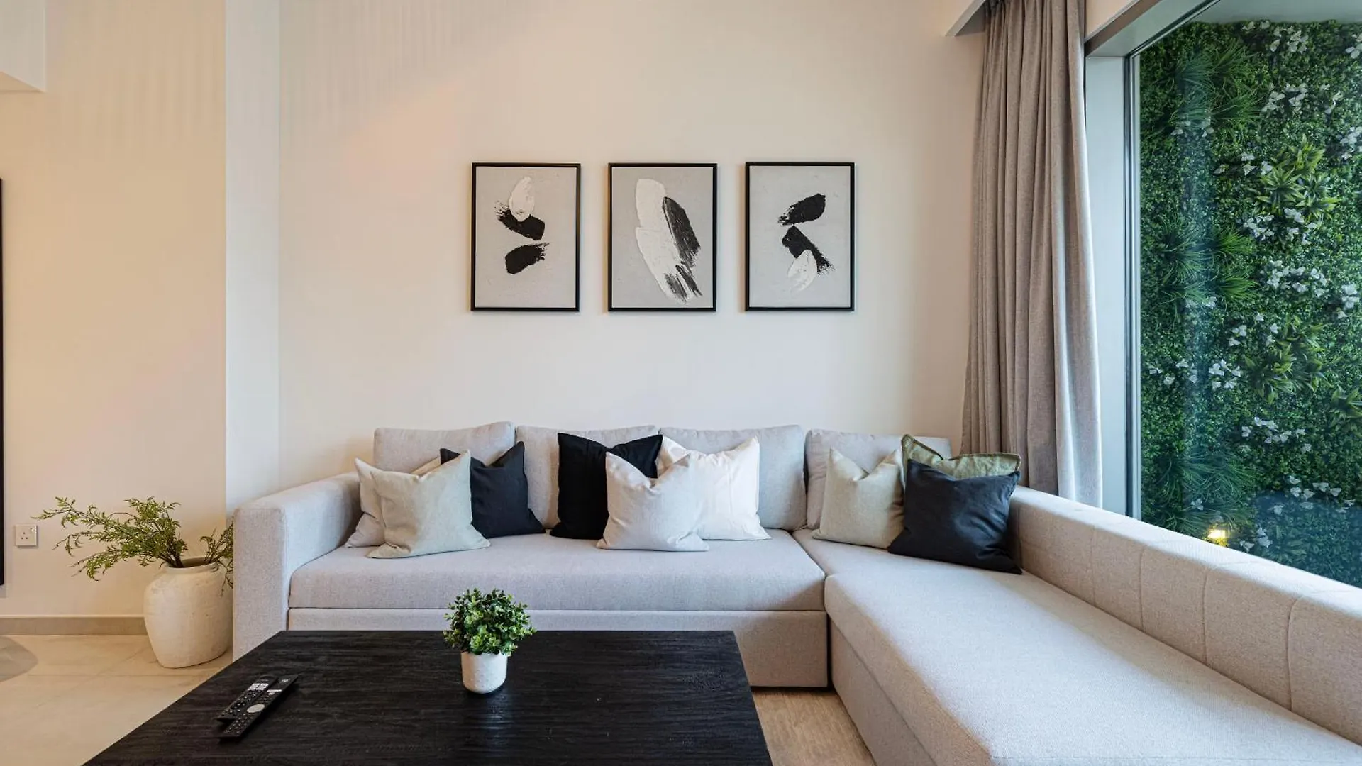 Burj Khalifa View, 2 Balcony W Lounge, Dubai Mall Access, Gym, Infinity-Pool, Playground, Bbq, Family Friendly 0*,