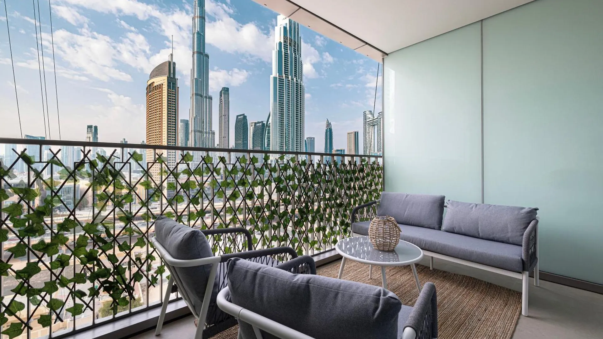 Apartment Burj Khalifa View, 2 Balcony W Lounge, Dubai Mall Access, Gym, Infinity-Pool, Playground, Bbq, Family Friendly
