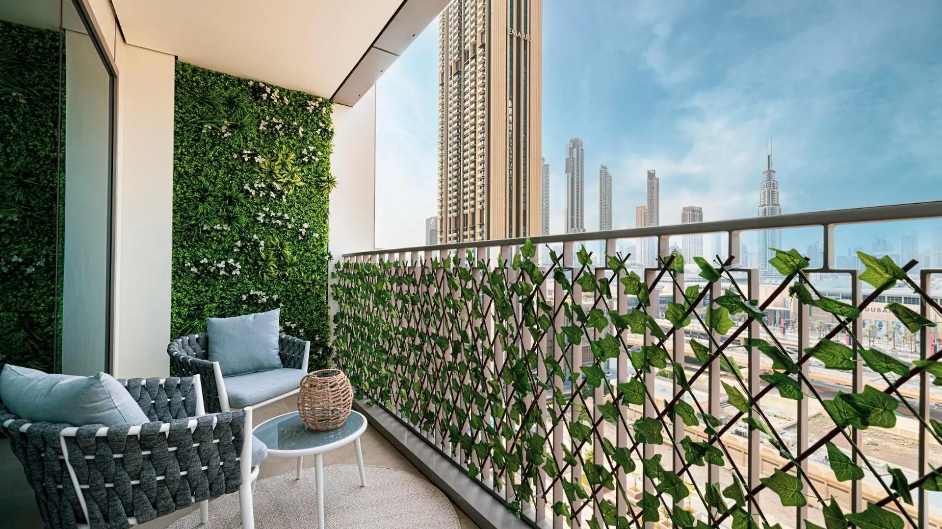 Burj Khalifa View, 2 Balcony W Lounge, Dubai Mall Access, Gym, Infinity-Pool, Playground, Bbq, Family Friendly