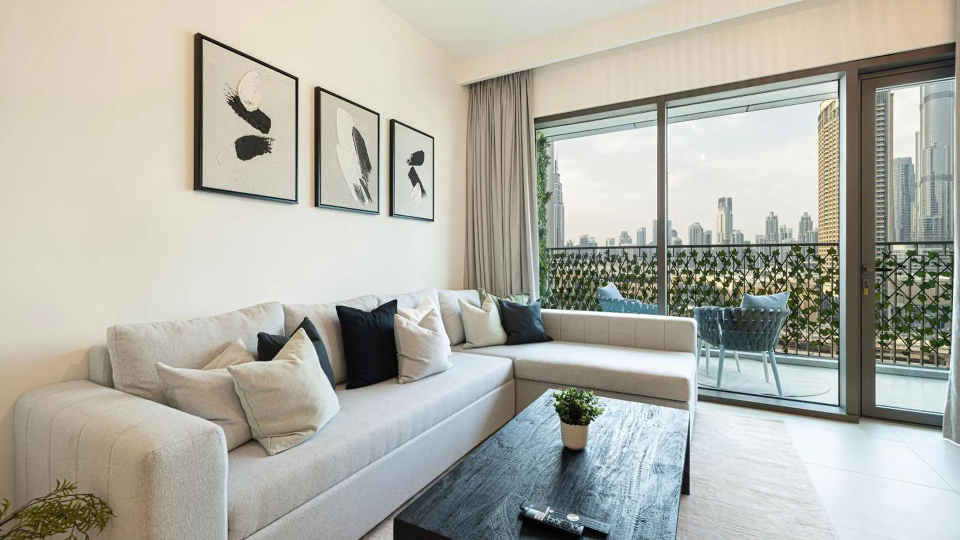 Burj Khalifa View, 2 Balcony W Lounge, Dubai Mall Access, Gym, Infinity-Pool, Playground, Bbq, Family Friendly Apartment