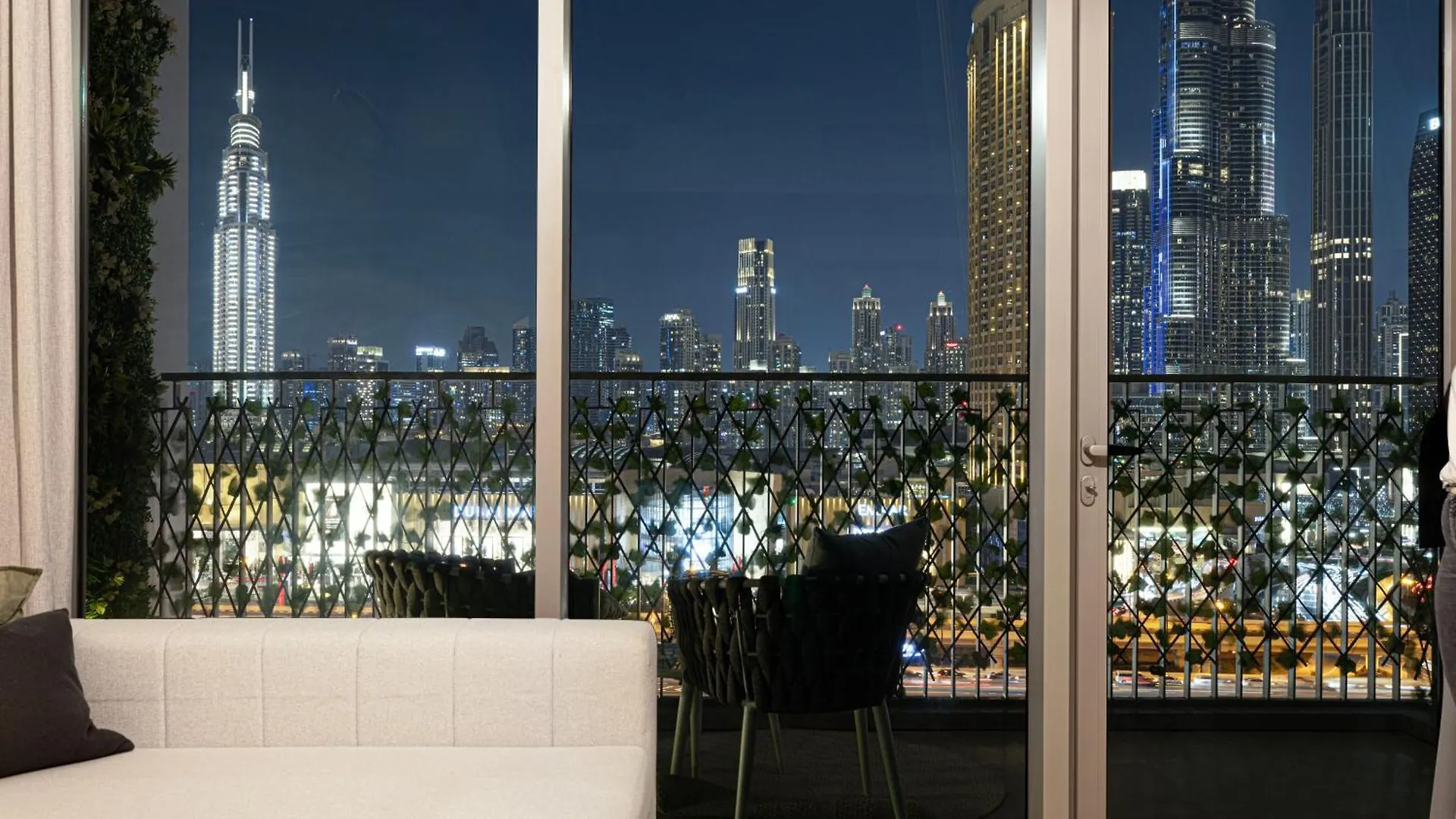 Burj Khalifa View, 2 Balcony W Lounge, Dubai Mall Access, Gym, Infinity-Pool, Playground, Bbq, Family Friendly 0*,  United Arab Emirates