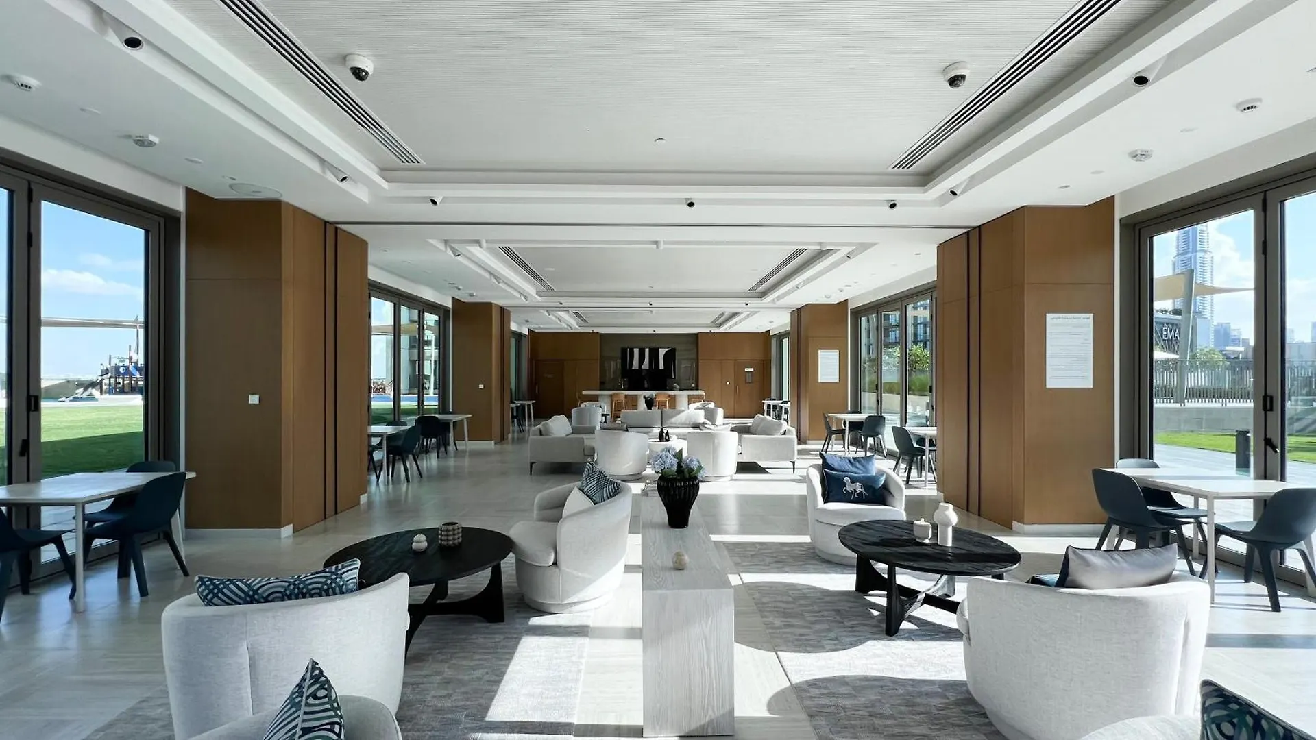 Apartment Burj Khalifa View, 2 Balcony W Lounge, Dubai Mall Access, Gym, Infinity-Pool, Playground, Bbq, Family Friendly
