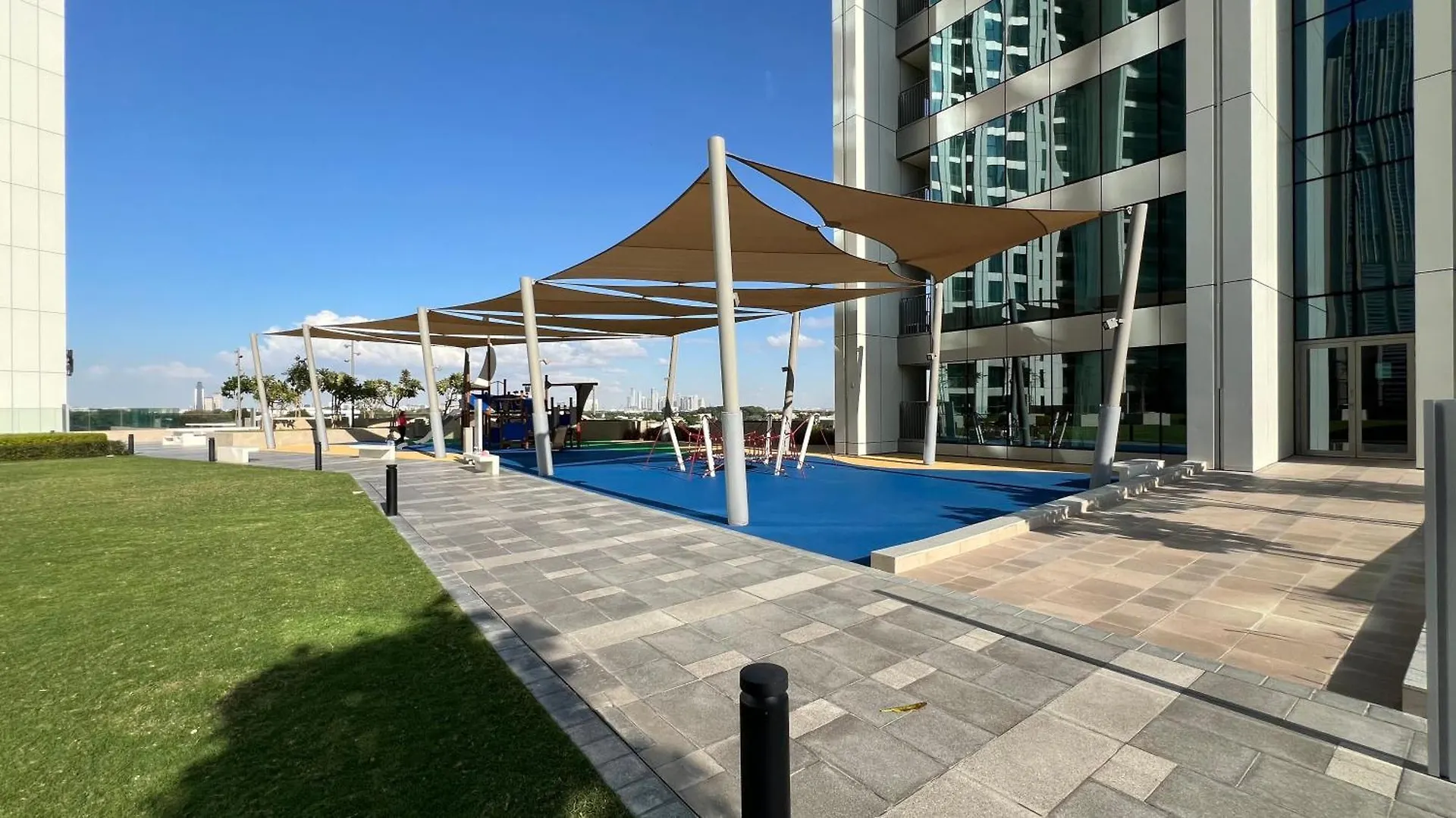 Burj Khalifa View, 2 Balcony W Lounge, Dubai Mall Access, Gym, Infinity-Pool, Playground, Bbq, Family Friendly Apartment