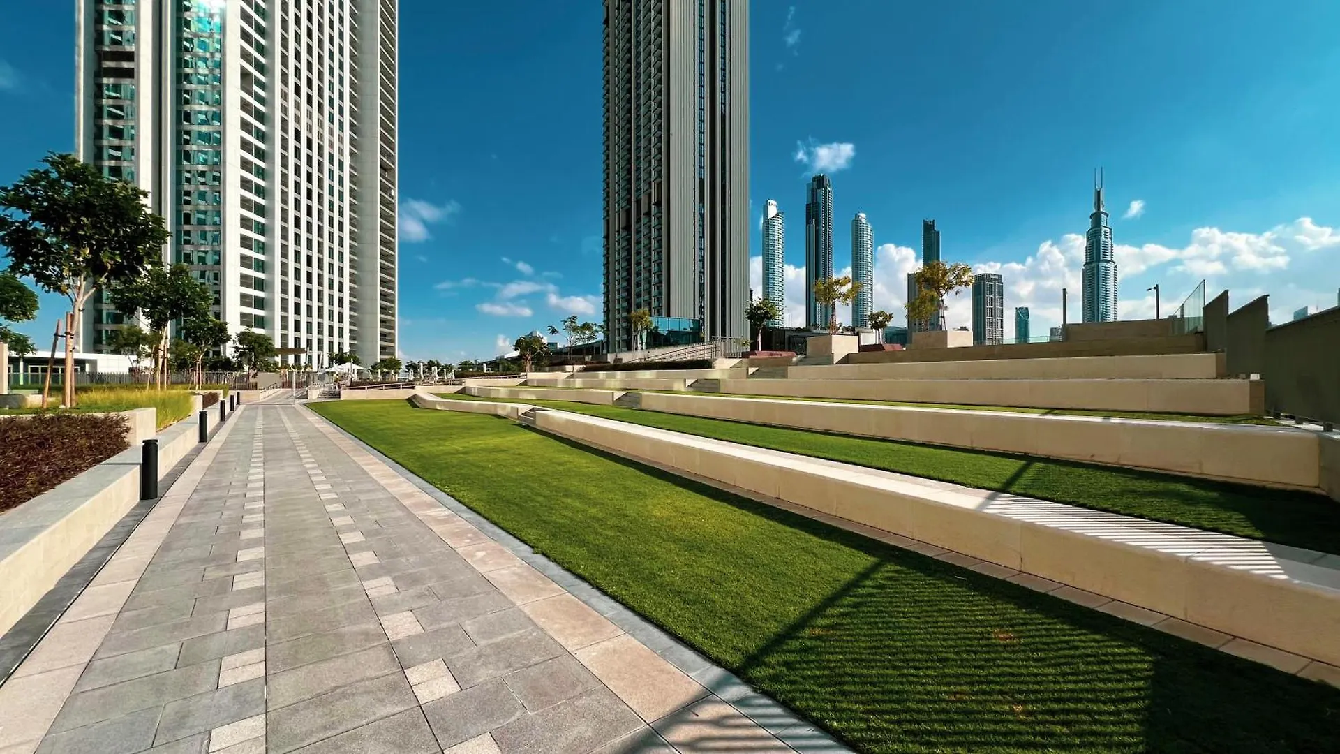 Apartment Burj Khalifa View, 2 Balcony W Lounge, Dubai Mall Access, Gym, Infinity-Pool, Playground, Bbq, Family Friendly