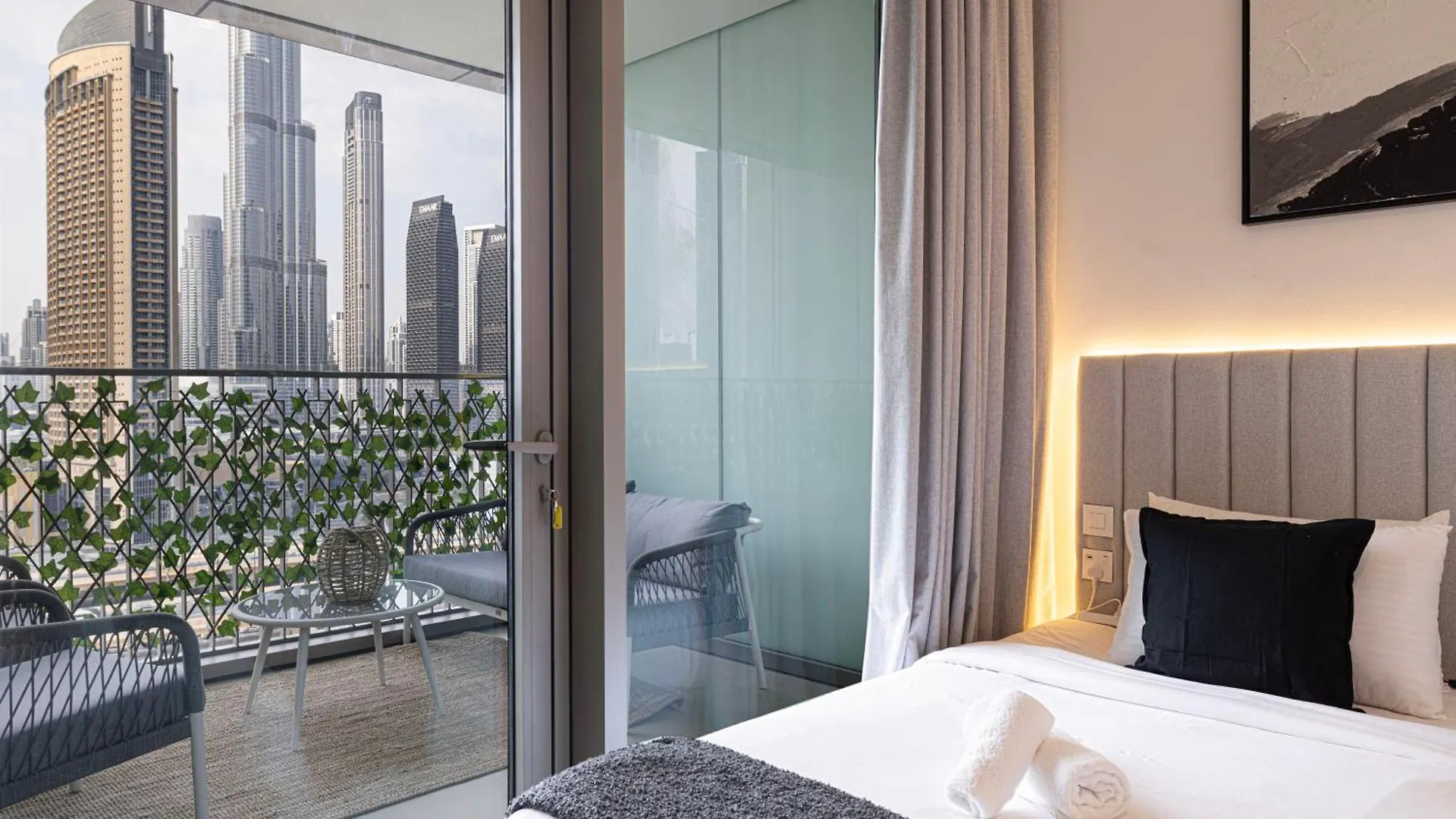 Burj Khalifa View, 2 Balcony W Lounge, Dubai Mall Access, Gym, Infinity-Pool, Playground, Bbq, Family Friendly