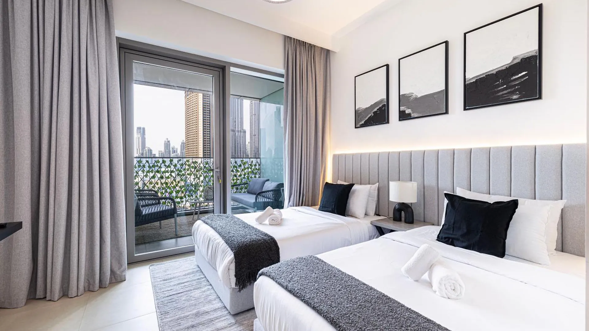 Apartment Burj Khalifa View, 2 Balcony W Lounge, Dubai Mall Access, Gym, Infinity-Pool, Playground, Bbq, Family Friendly