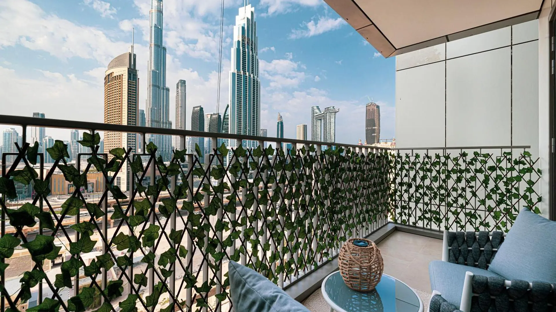 Burj Khalifa View, 2 Balcony W Lounge, Dubai Mall Access, Gym, Infinity-Pool, Playground, Bbq, Family Friendly