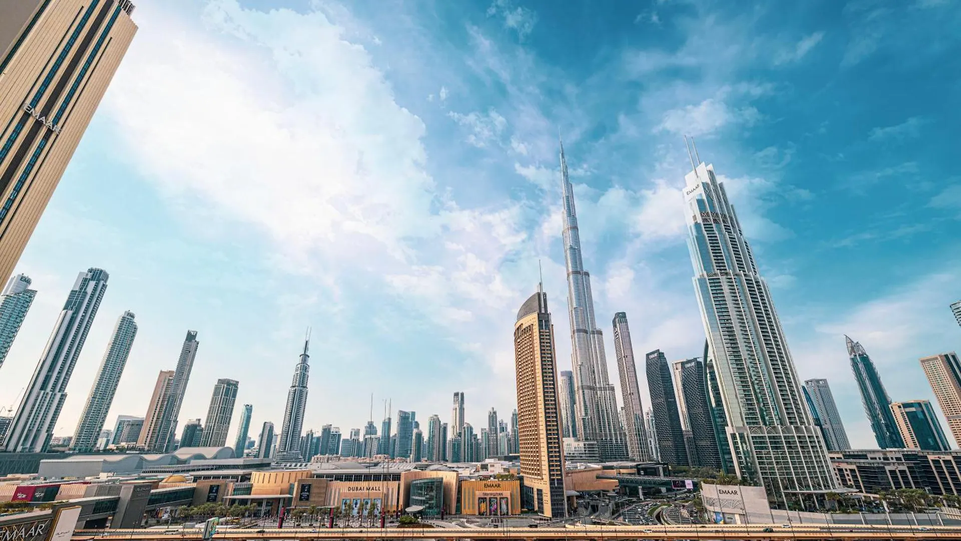 Burj Khalifa View, 2 Balcony W Lounge, Dubai Mall Access, Gym, Infinity-Pool, Playground, Bbq, Family Friendly Apartment