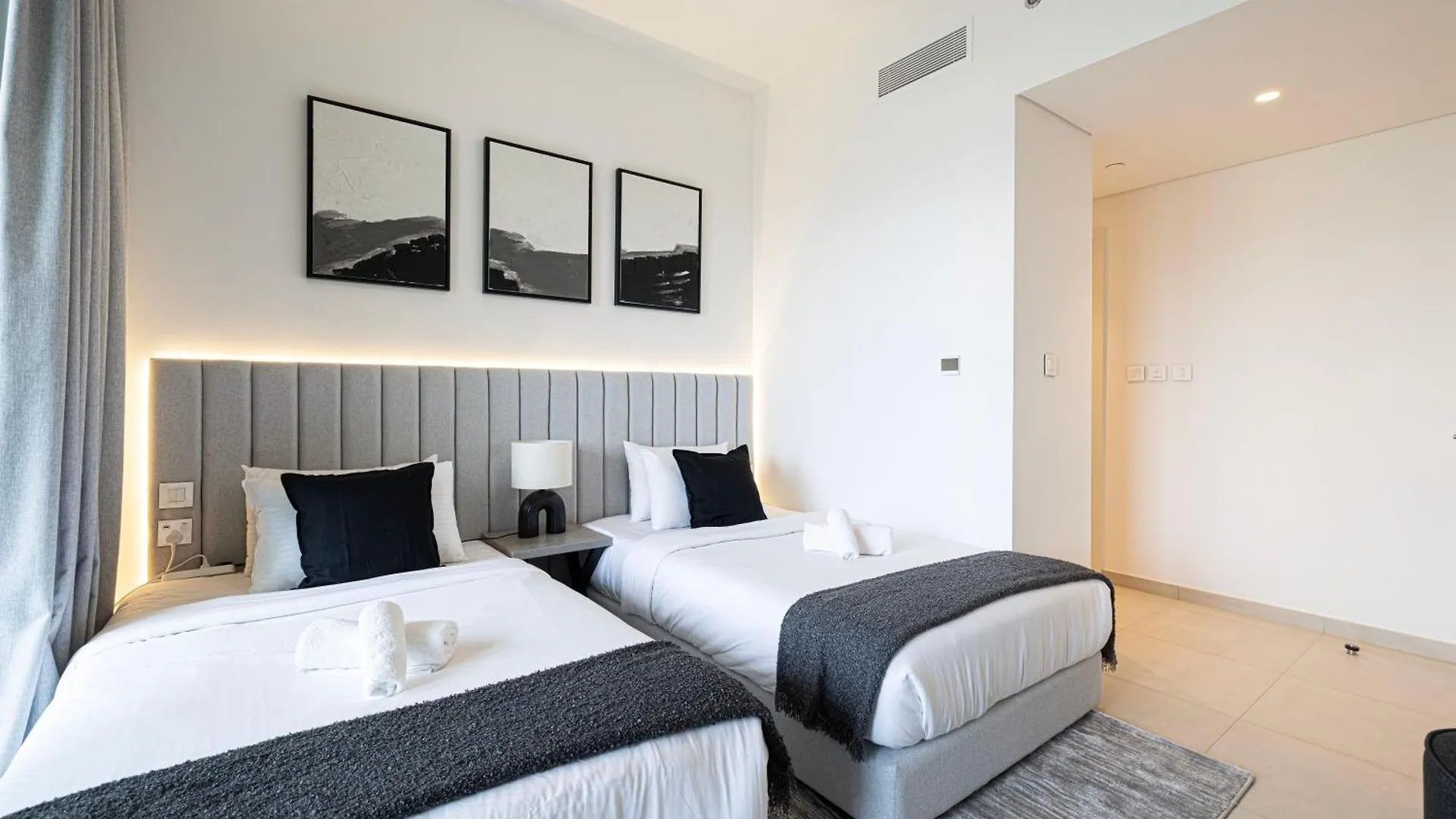 Apartment Burj Khalifa View, 2 Balcony W Lounge, Dubai Mall Access, Gym, Infinity-Pool, Playground, Bbq, Family Friendly