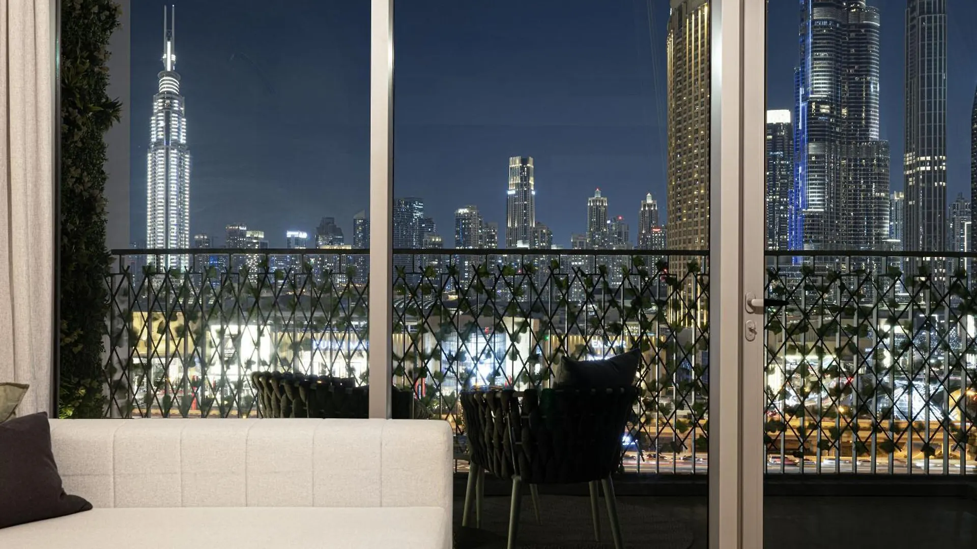 Burj Khalifa View, 2 Balcony W Lounge, Dubai Mall Access, Gym, Infinity-Pool, Playground, Bbq, Family Friendly 0*,
