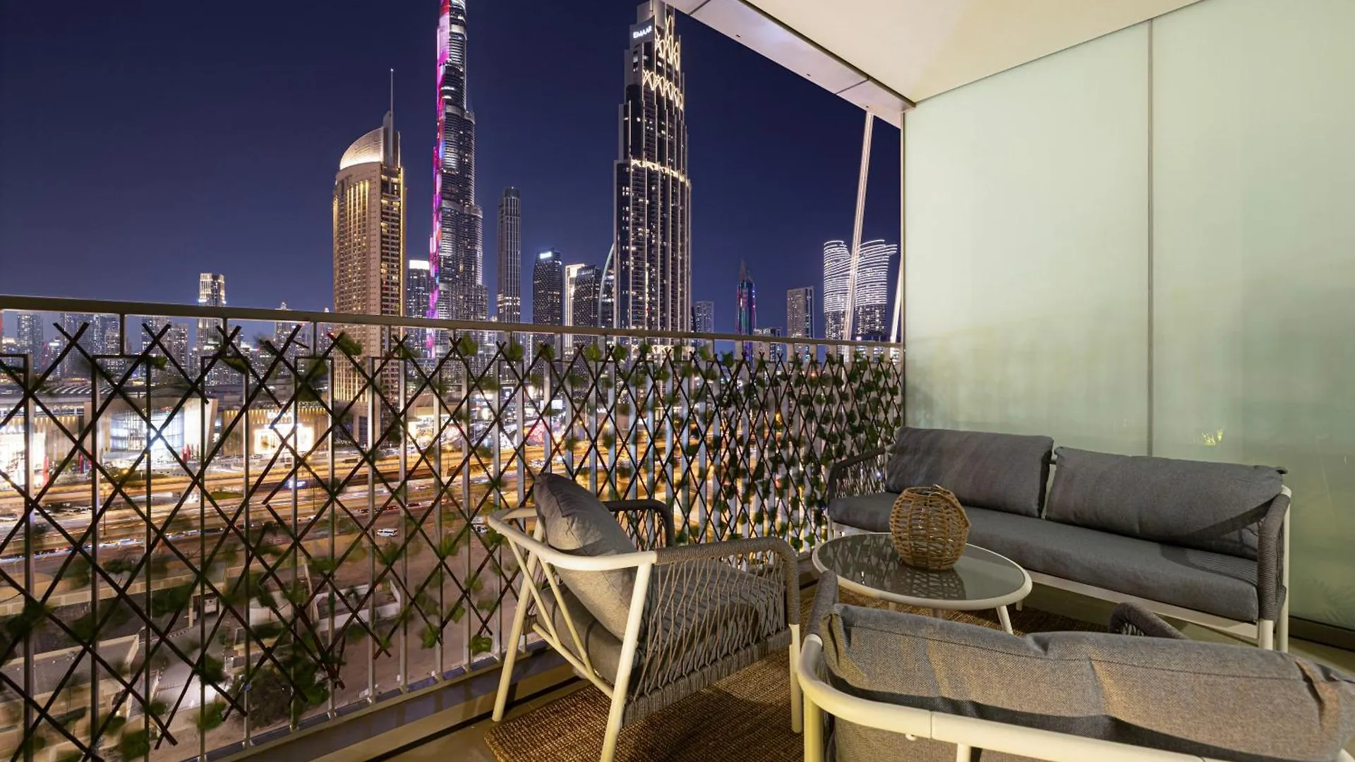 Apartment Burj Khalifa View, 2 Balcony W Lounge, Dubai Mall Access, Gym, Infinity-Pool, Playground, Bbq, Family Friendly